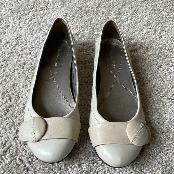 Naturalizer patent leather flats - size 6.5M - Picture 2 of 6